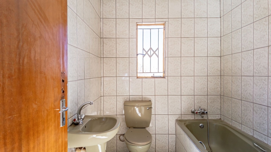 To Let 5 Bedroom Property for Rent in Tlhabane North West